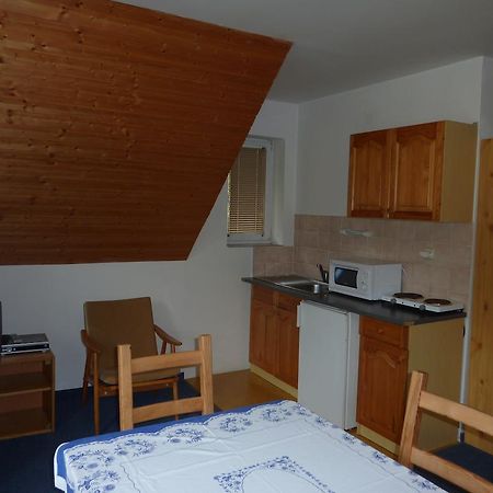 Niky Hotel Josefuv Dul Room photo